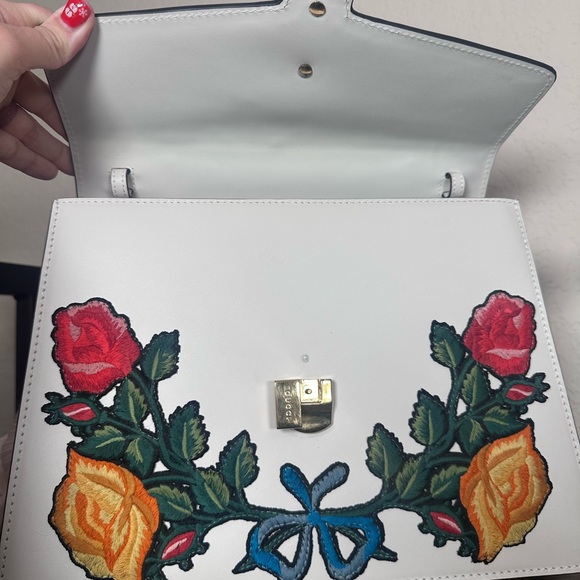 Authentic Gucci Large Sylvie White with Floral Embroidery - Picture 10 of 12